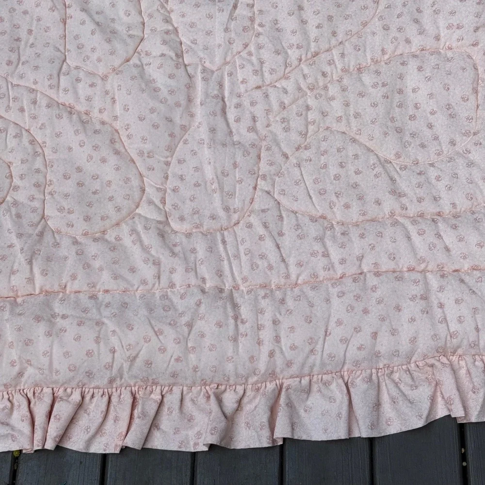 2.7 Vtg Peach Floral Ruffle Quilted Comforter 85x72 Cottage Shabby Chic Bedding